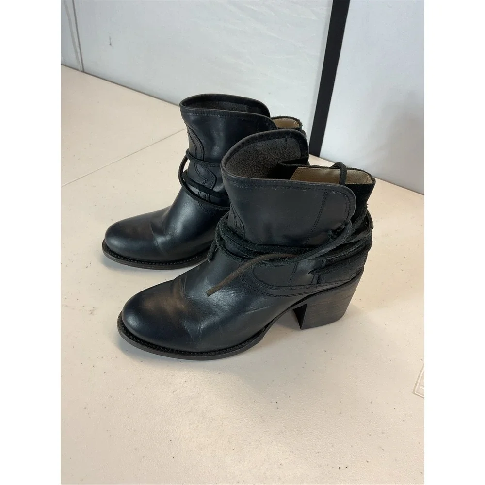 Freebird by Steven Casey Leather Chunky Heel ankle booties  7 Black MOTO‎